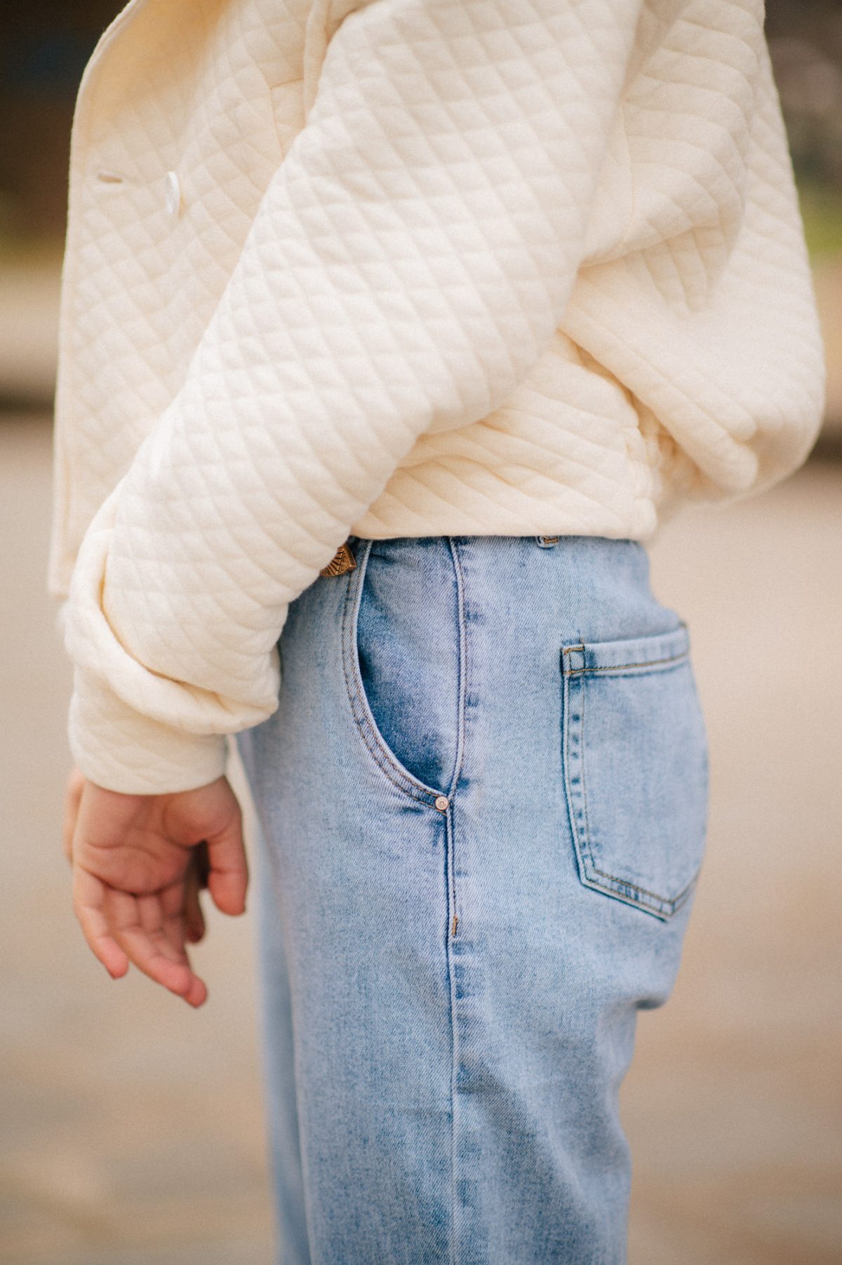 High-waisted jeans with pockets