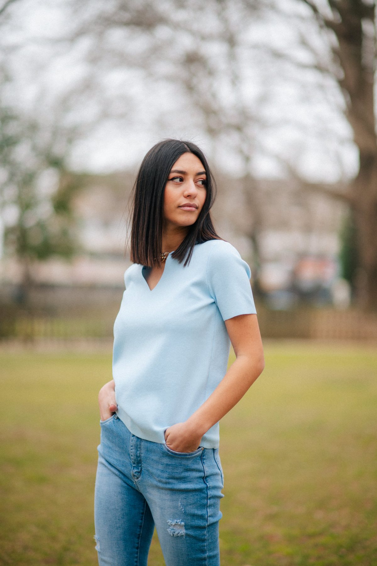 Knitted blouse with chain in light blue