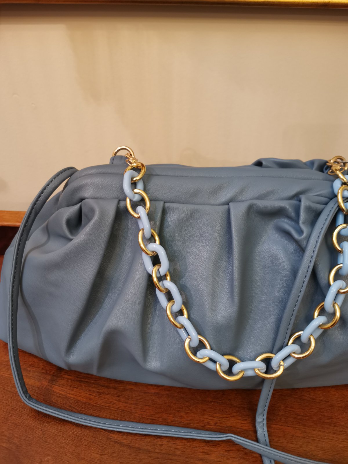 Armpit bag, in light blue  It has 2 straps