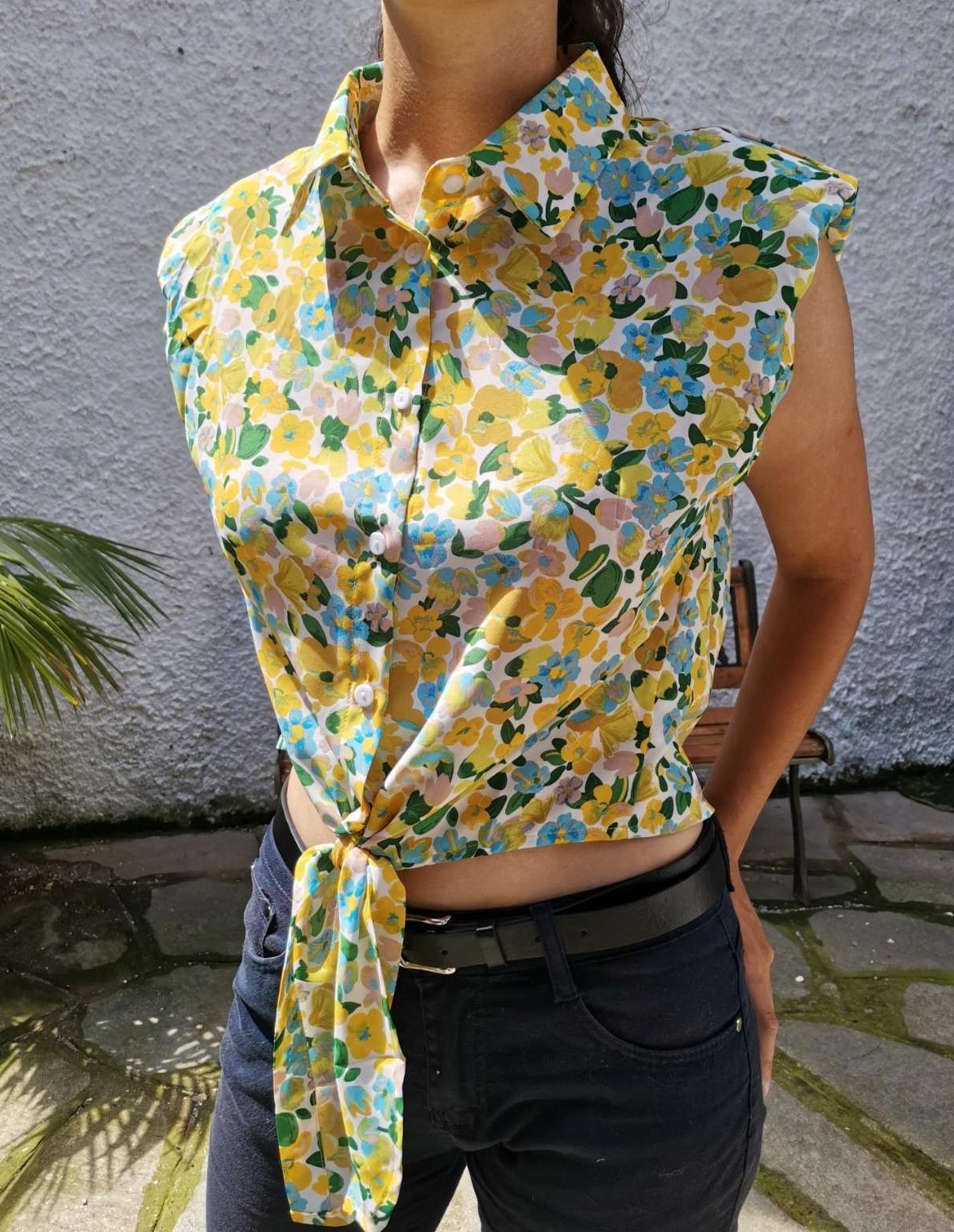 Sleeveless shirt printed with quilts in yellow