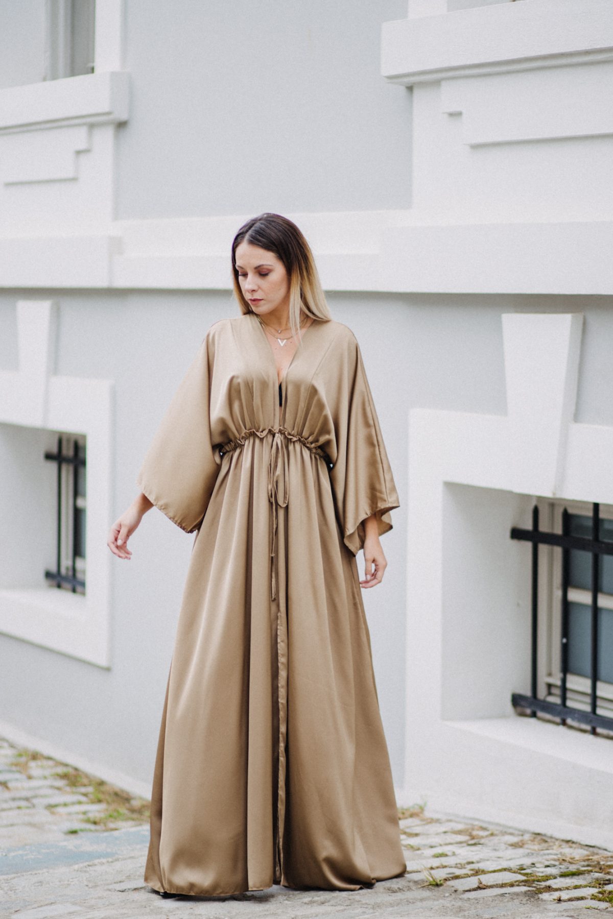 Maxi satin dress with sleeves in gold