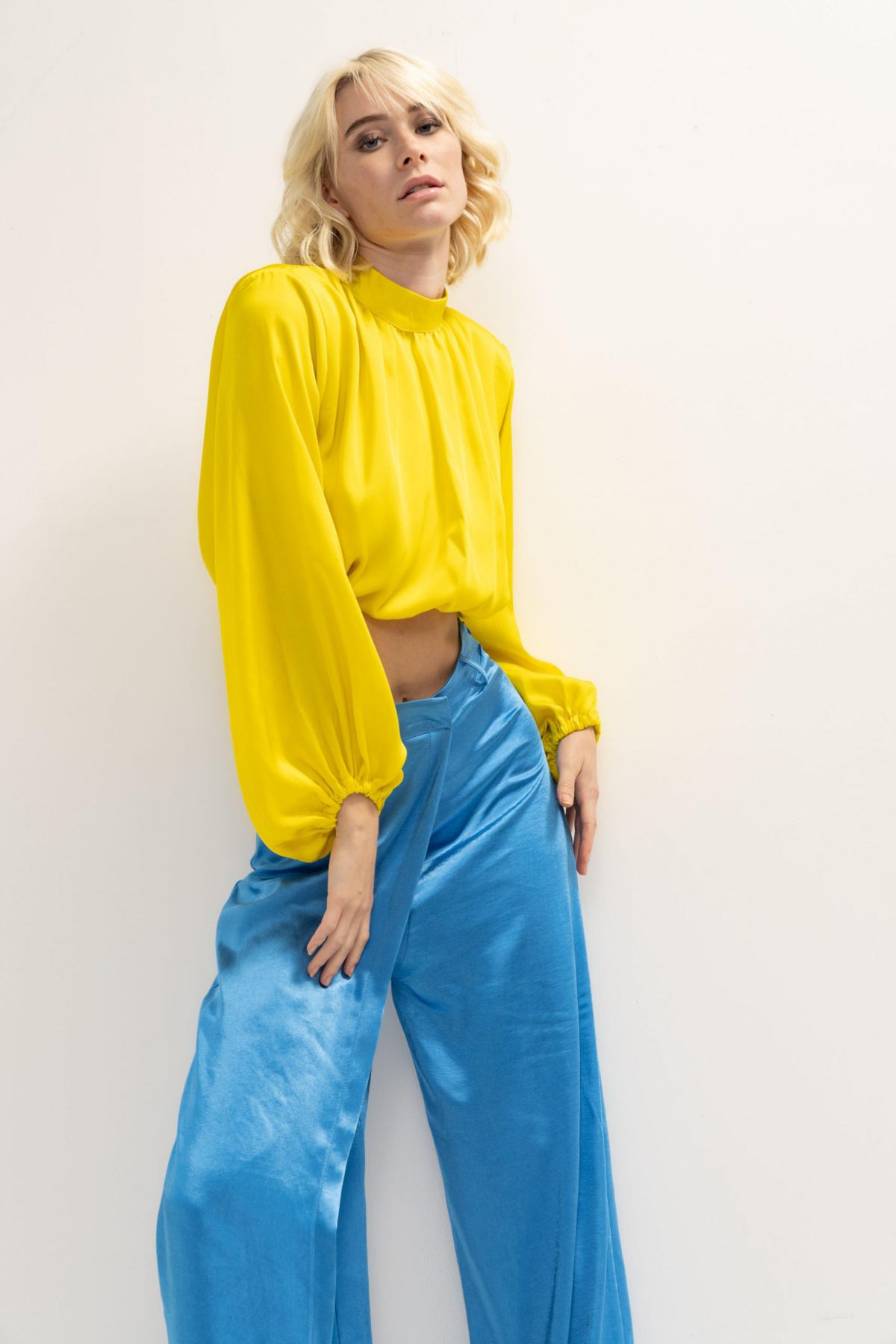 Satin long-sleeved crop top in yellow