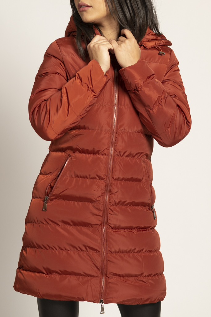 Thick jacket with pockets and hood in rust color