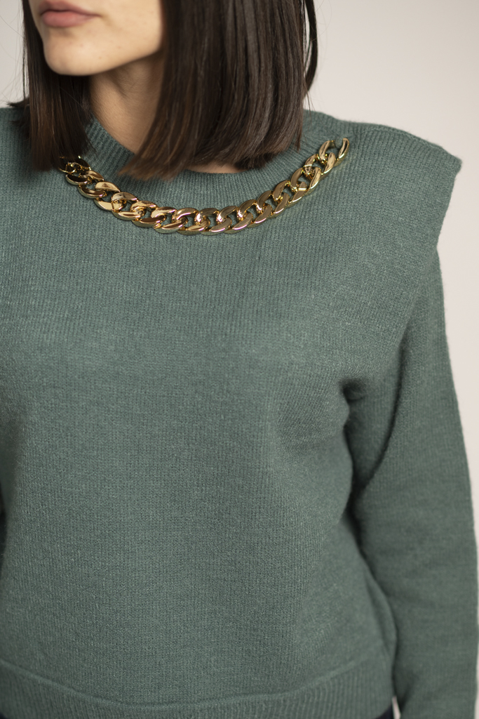 Knitted sweater with quilts and chain in green