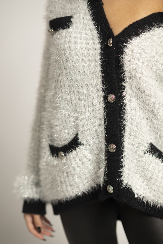 Knitted cardigan with pockets in gray-white