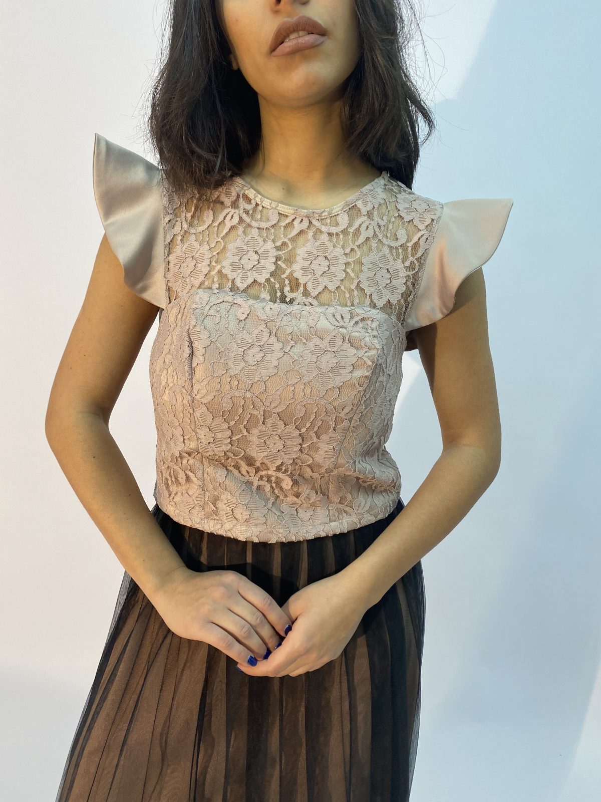 Bodice with lace in beige color