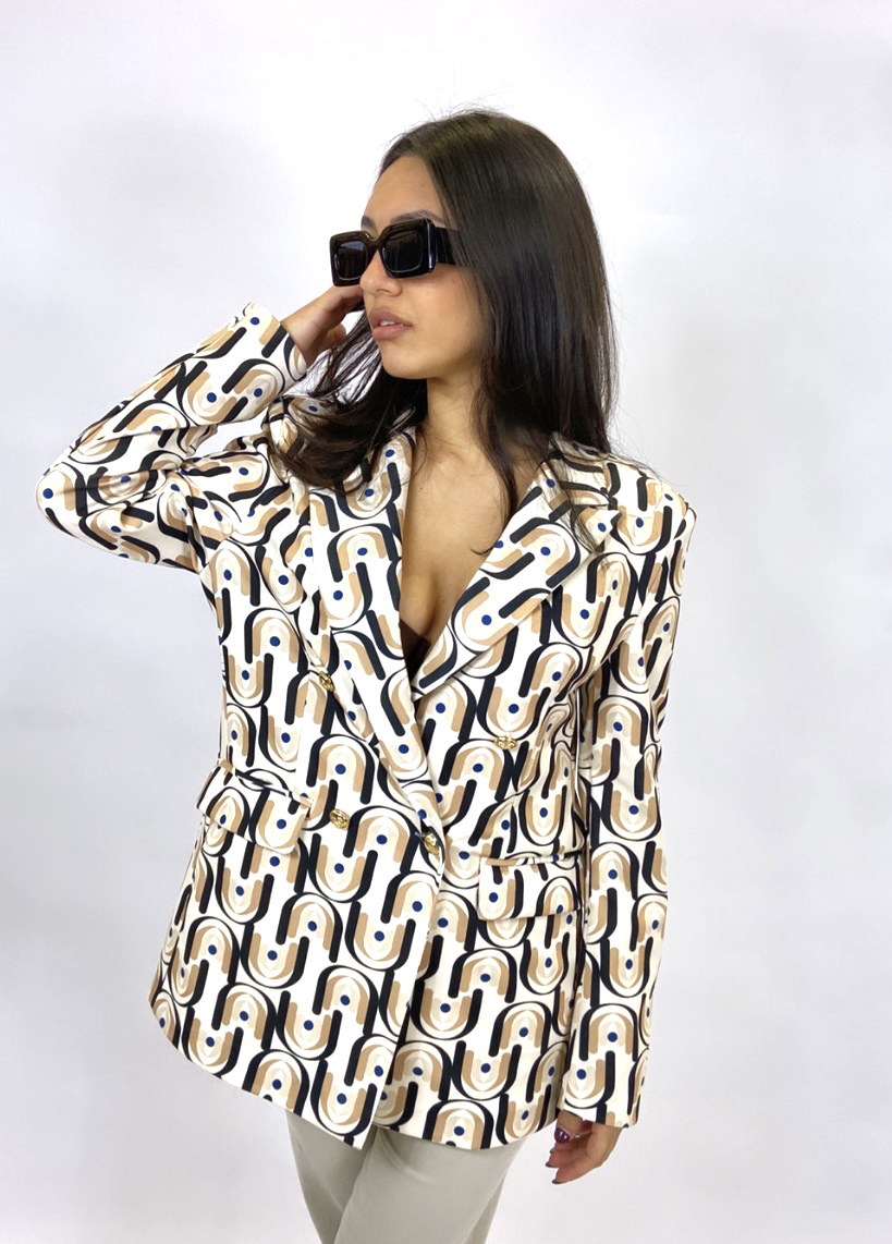White blazer jacket wide with geometric patterns in brown and black shades