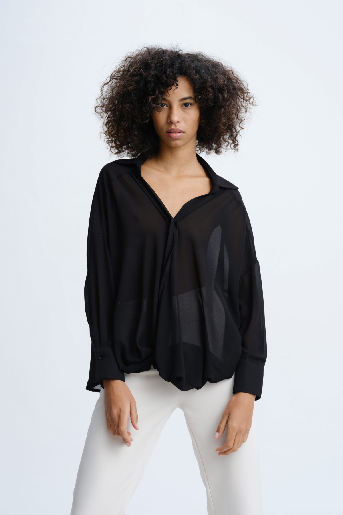 Airy shirt in black with  buttons
