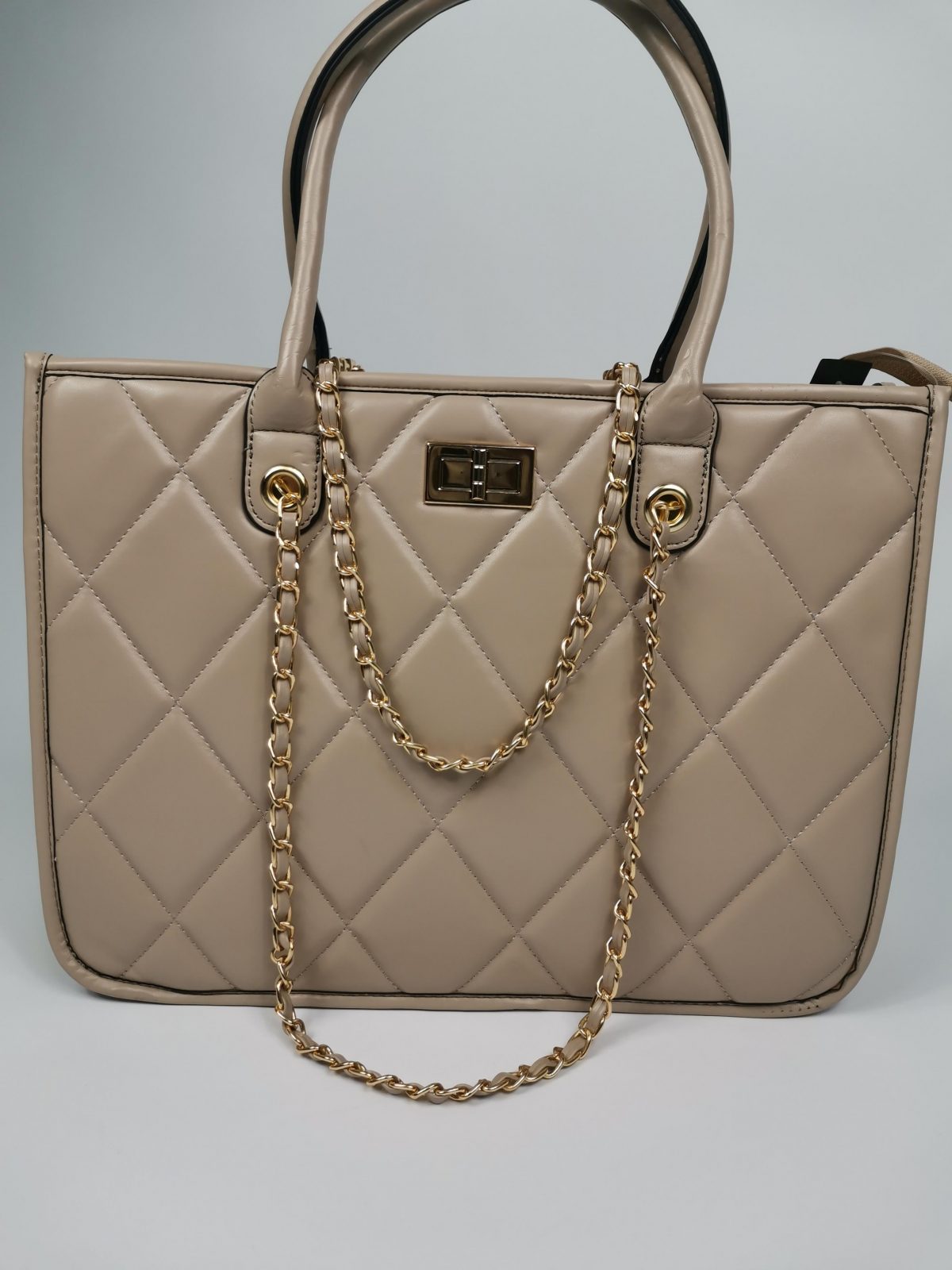 Large handbag in beige with gold chain