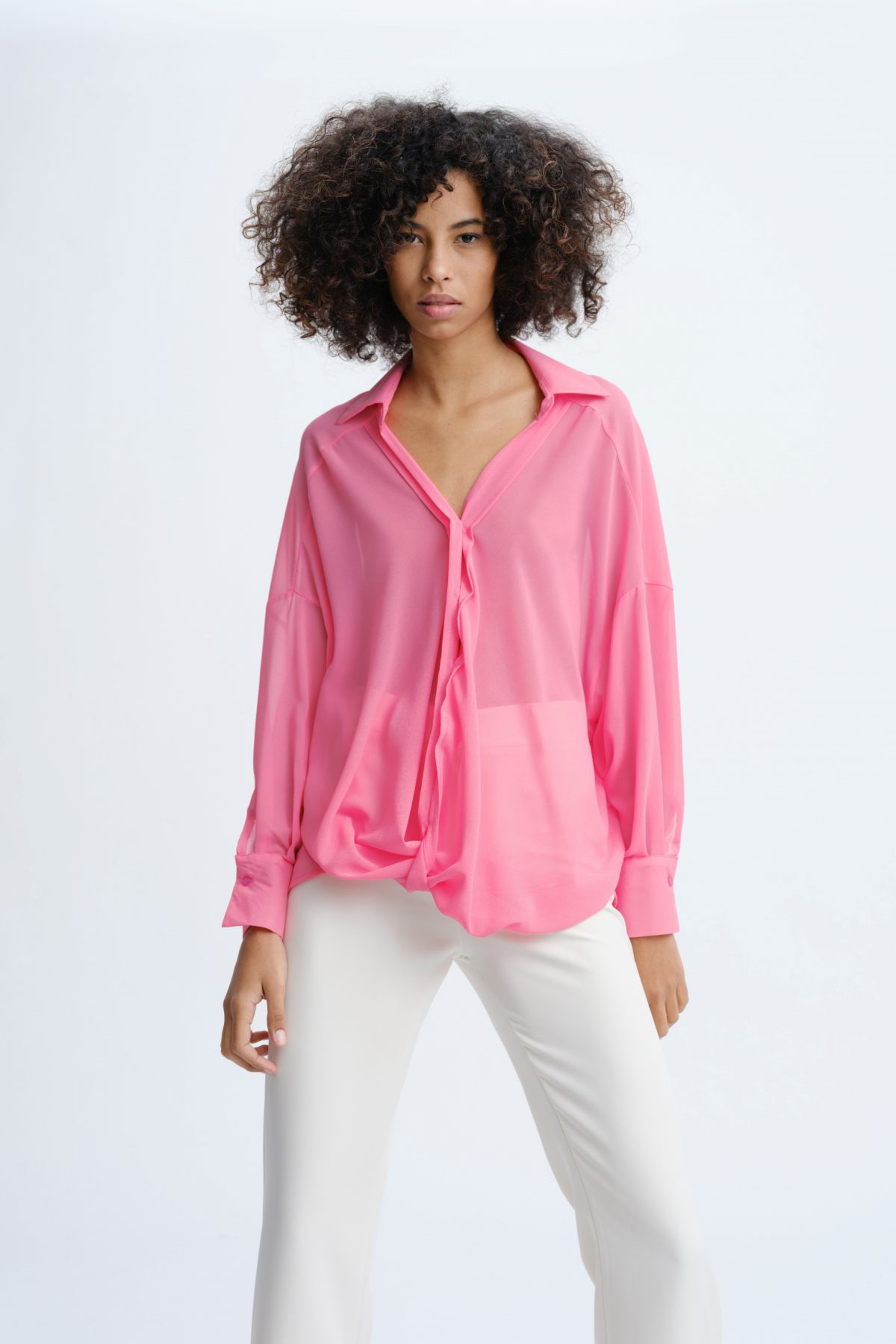 Airy shirt in pink with  buttons