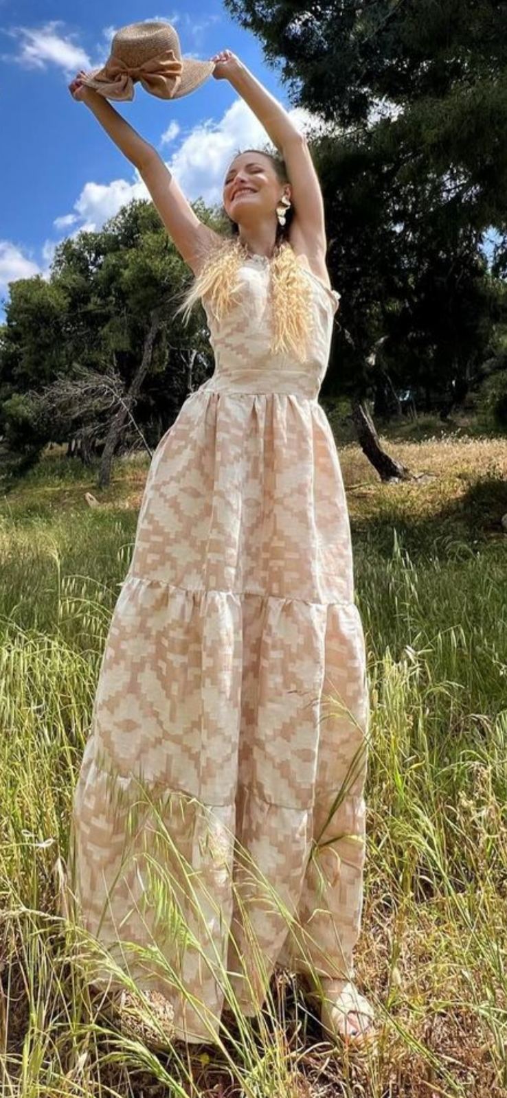 Φόρεμα λινό με ανοικτή πλάτη